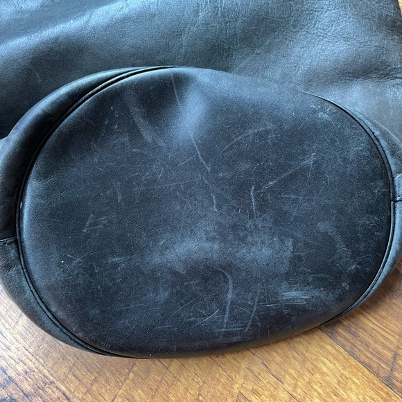 Pre loved Coach Bleaker Bucket Bag 🖤 - Picture 5 of 10